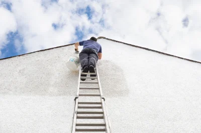 Peinture extérieure à Saint-Charles-la-Forêt — façades et ravalement